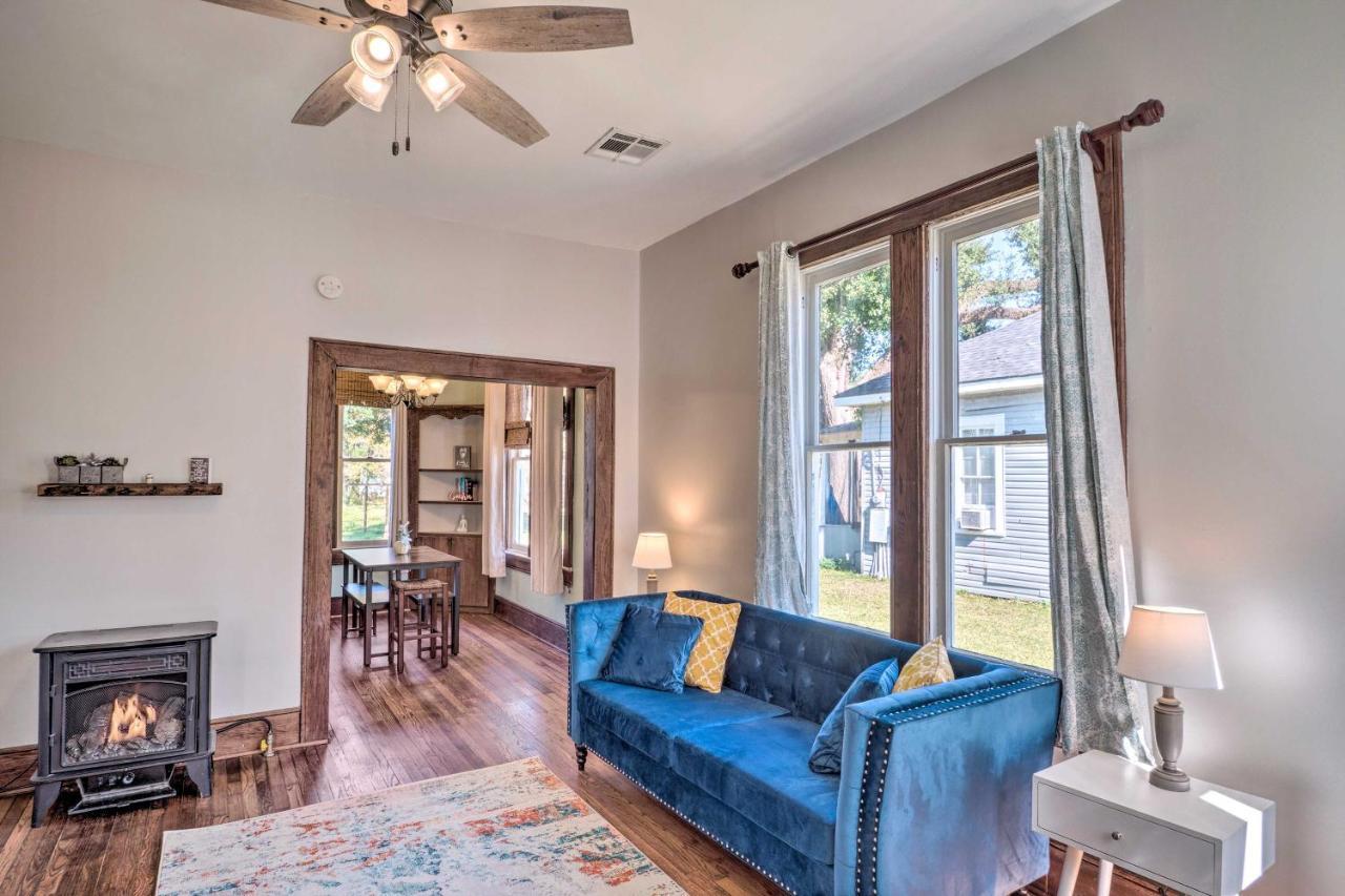Lake Charles Cottage With Fireplace And Yard! Ngoại thất bức ảnh