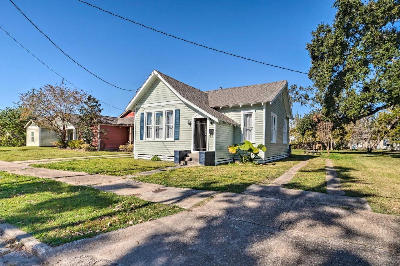 Lake Charles Cottage With Fireplace And Yard! Ngoại thất bức ảnh